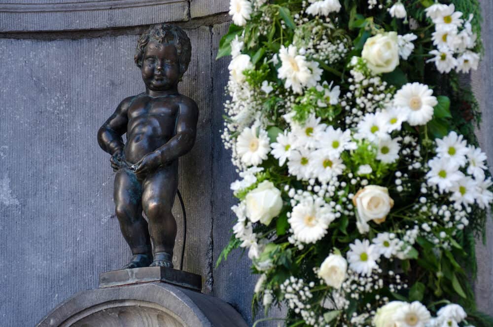 BRUSSELS - Famous statue of Manneken Pis (pissing boy) in Brussels