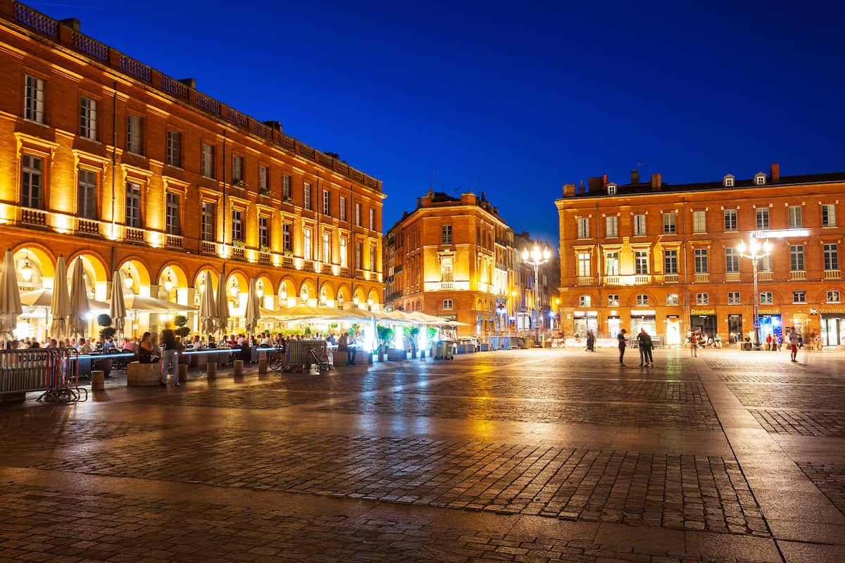 Toulouse-Cafe-and-restaurant-at-the-Capi